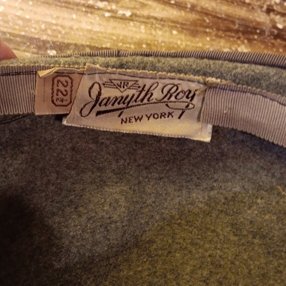 Vintage 1950s ladies gray felt hat - Picture 5 of 5